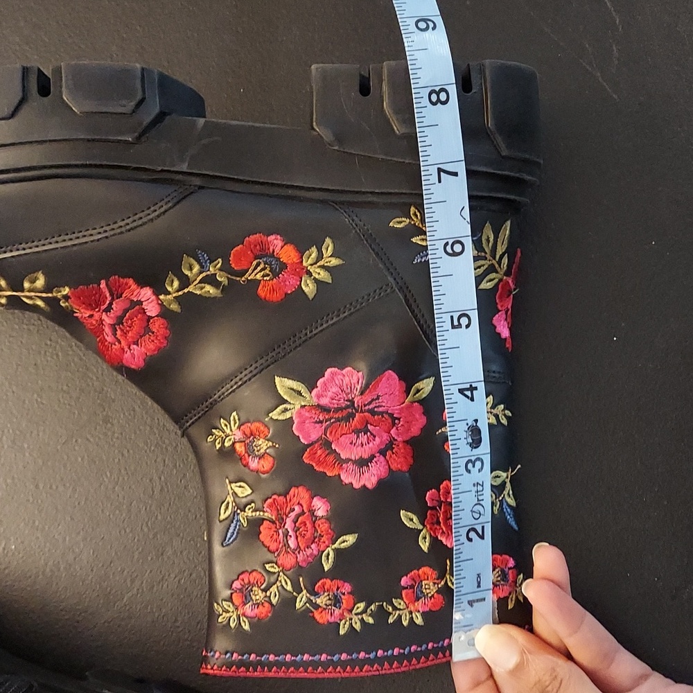 Farm Rio Rose Embroidered lug sole boots black and pink floral size 7.5 - Picture 13 of 14